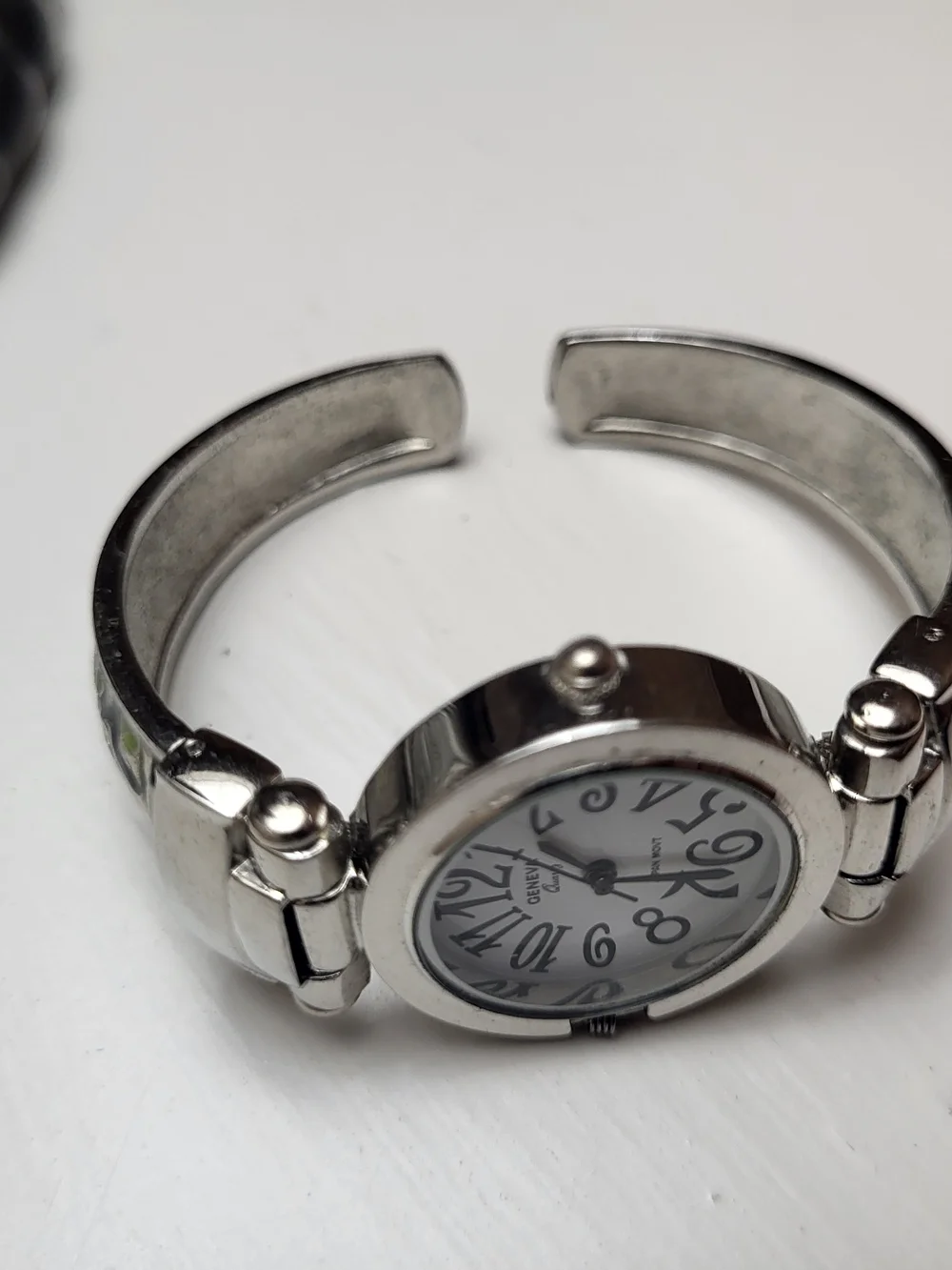 Geneva Art Deco Floral Silver Tone Round Dial Watch with White Face